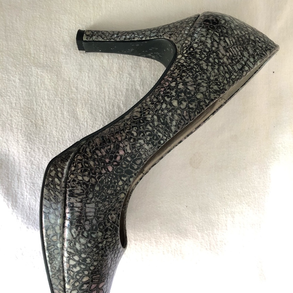 Moda brand high heel pumps